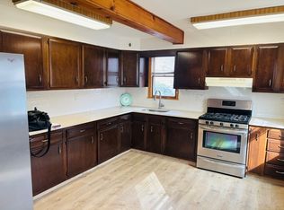 11 3rd St, Glen Cove, NY 11542