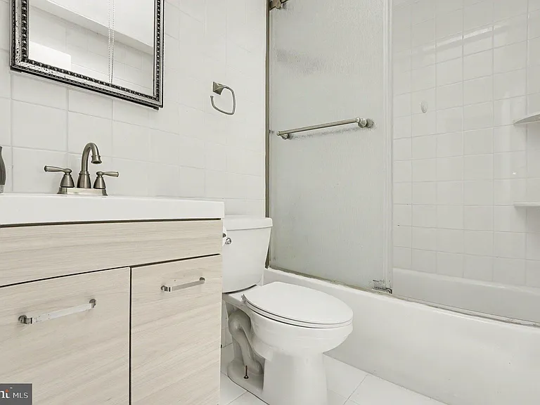 653 Franklin St — Photo 32