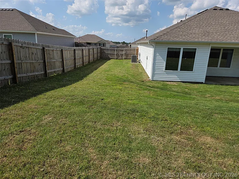 1011 W Odessa Rd — Photo 13