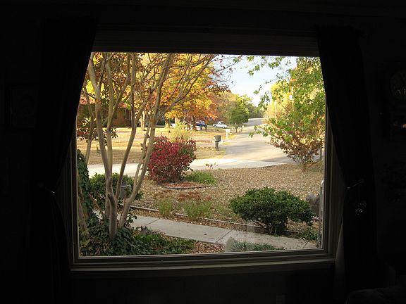 5th image of 322 Lake Court Dr