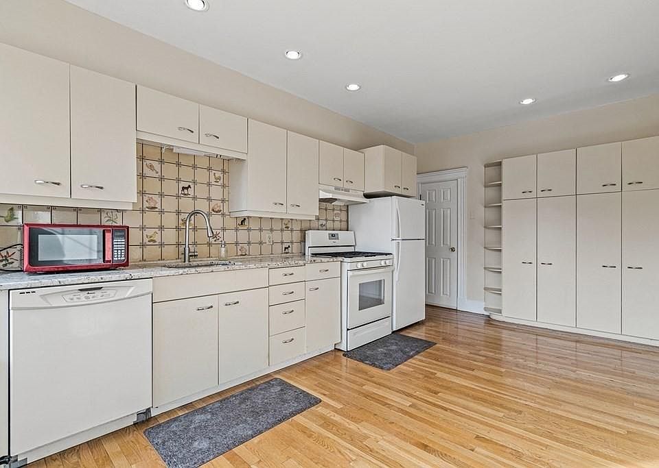 1st image of 85 Pleasant St #1