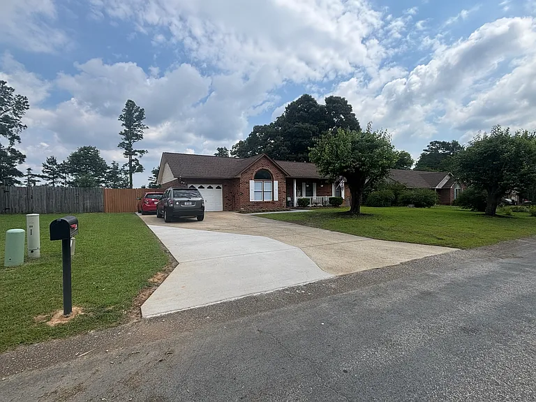 123 Live Oak Dr — Photo 1