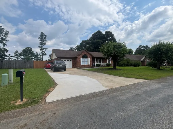123 Live Oak Dr, Raeford, NC 28376
