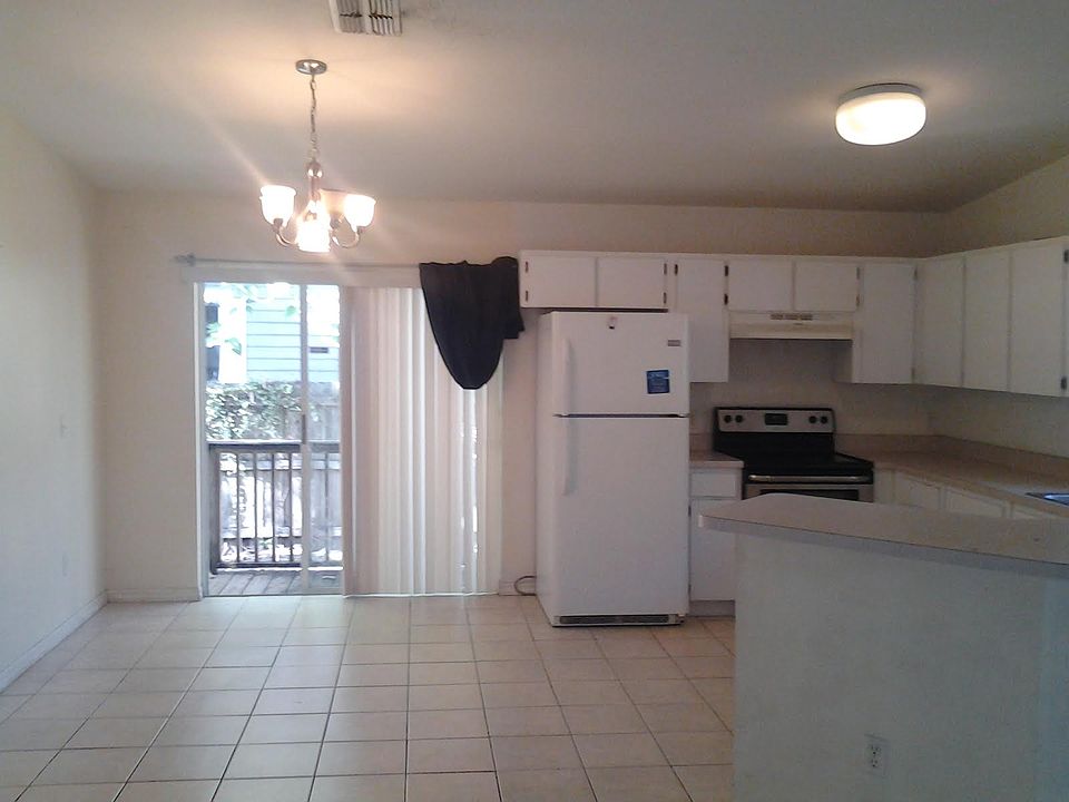 2nd image of 1719 E Noel St
