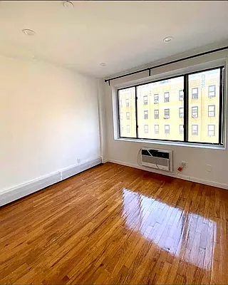 Rented by EXR | media 18