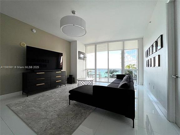4th image of 15811 Collins Ave APT 507