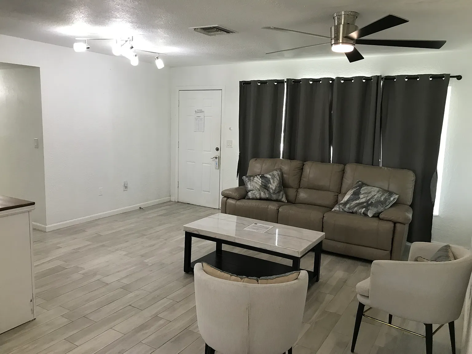 3 bed, 1390 sqft, $2,199 — Photo 3