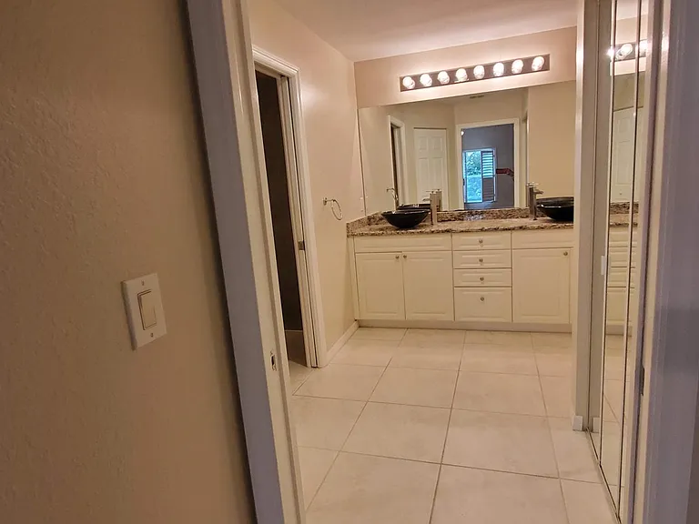 5421 Admiral Way — Photo 30