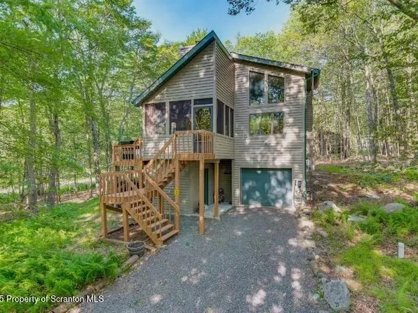 7 Laurel Ct, Gouldsboro, PA 18424