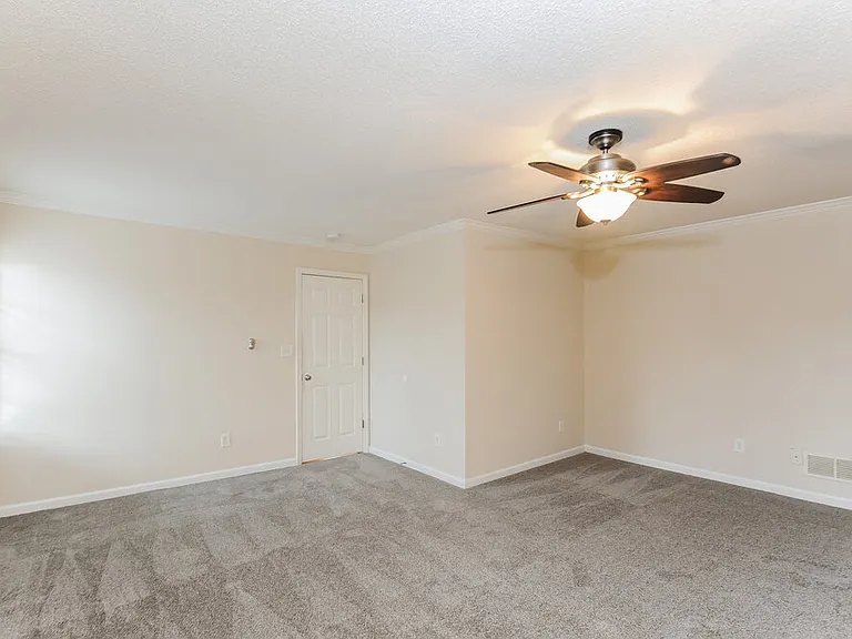 216 Mackenzie Ct — Photo 10