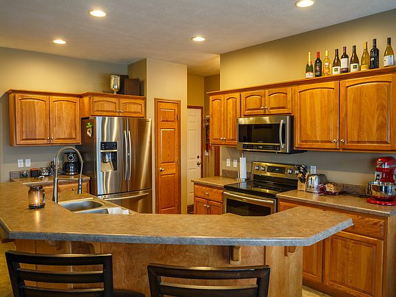 Tons of Cabinets / Counters