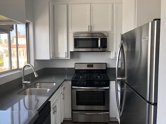 4th image of 1214 N Clark St APT 9