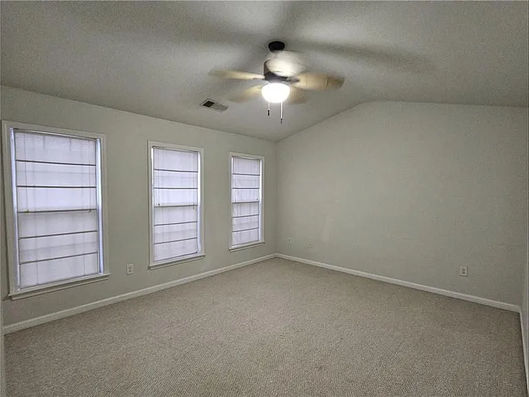 1028 Thornborough Dr — Photo 25