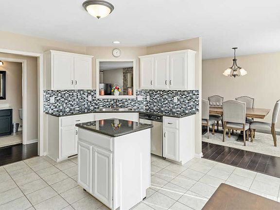 4th image of 1608 Apache Way