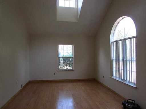 4th image of 2101 Ackman Ct