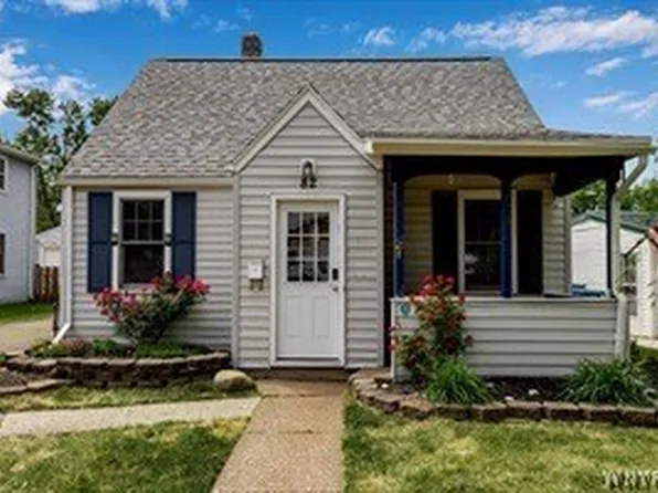 82 Elm Rd, Amherst, NY 14226