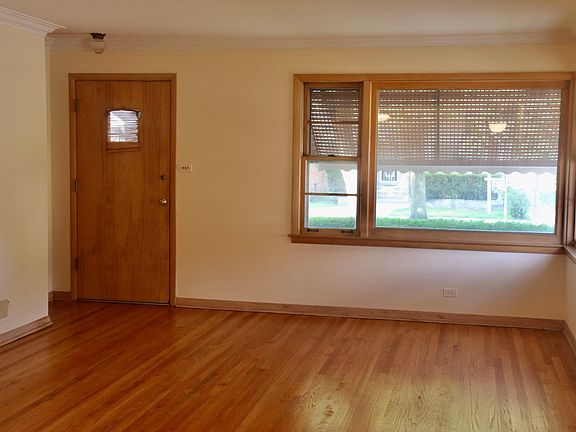 3rd image of 3801 Elmwood Ave