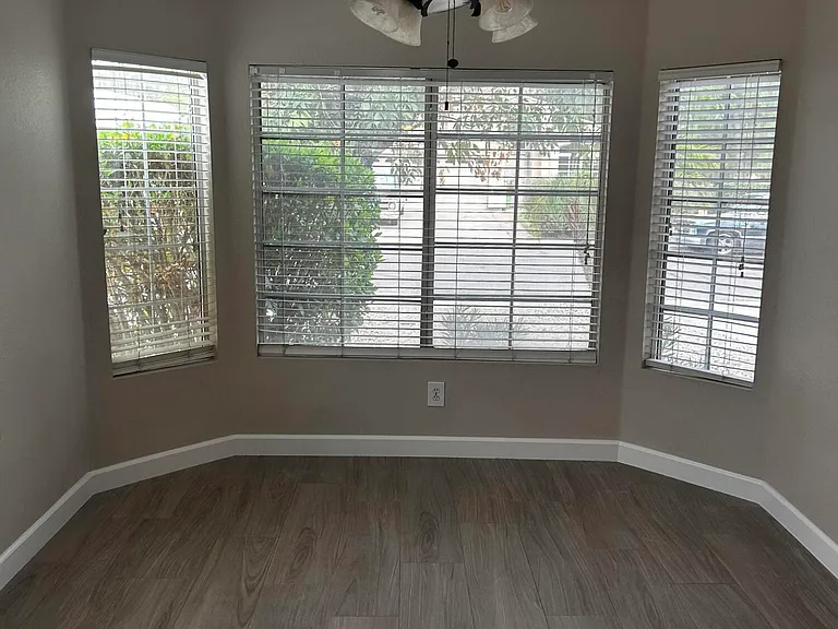 1489 S Dove St — Photo 6
