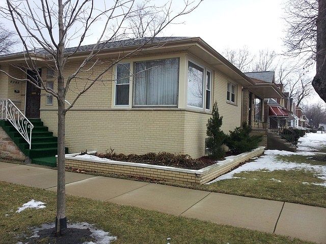 2nd image of 2101 W 83rd St