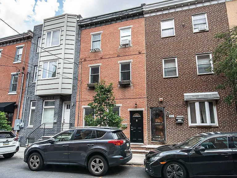 213 W George St — Photo 21