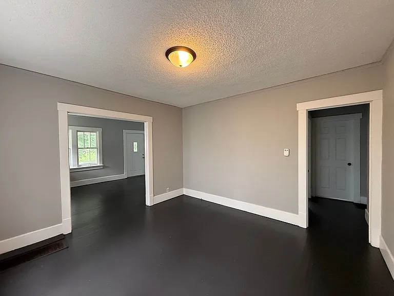 1454 E Main St — Photo 9