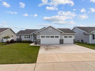 N9034 Lilac Rd, Menasha, WI 54952