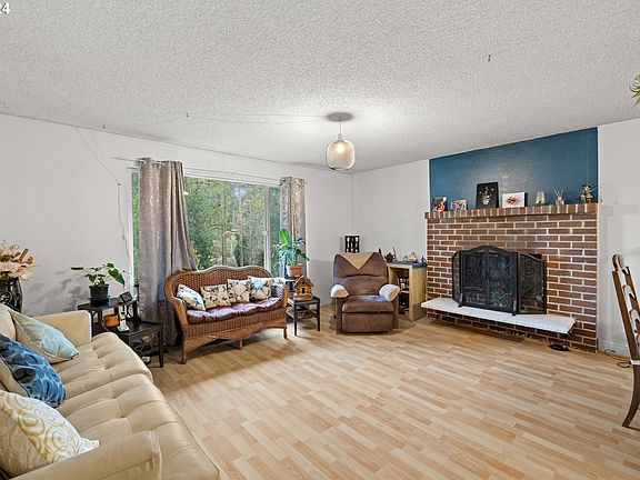 4th image of 14221 SE Parmenter Dr