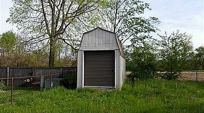 2nd image of 307 W Eden Way
