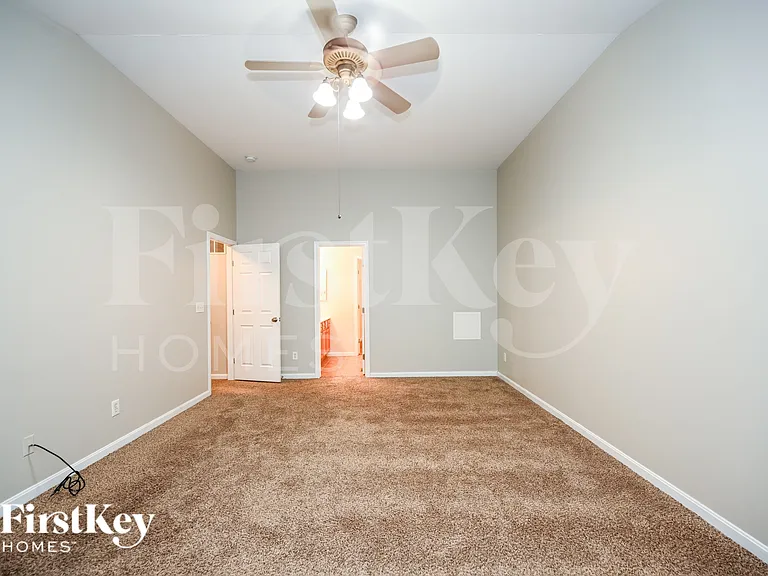 6176 Fox Run Ln — Photo 12