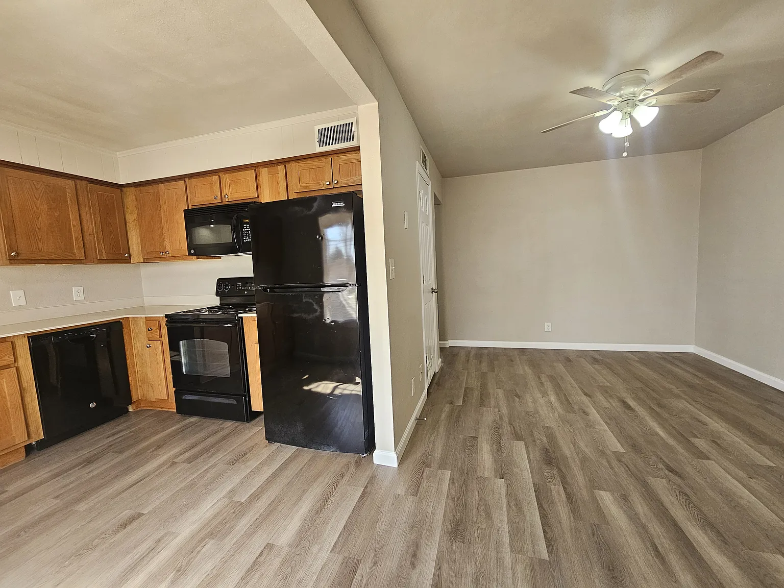 2 bed, 720 sqft, $800 — Photo 4