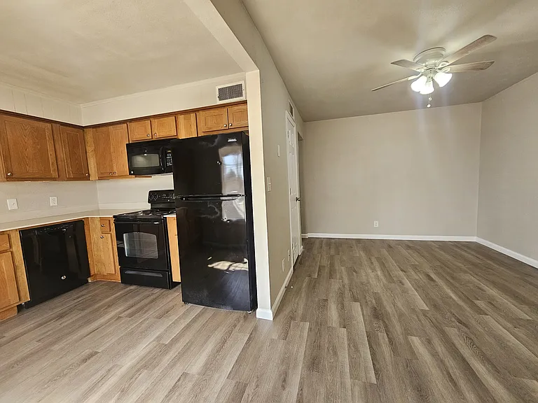 103 W Dunn Ave #3 — Photo 4