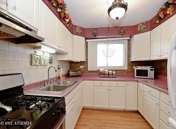 3rd image of 2454 W Erie St