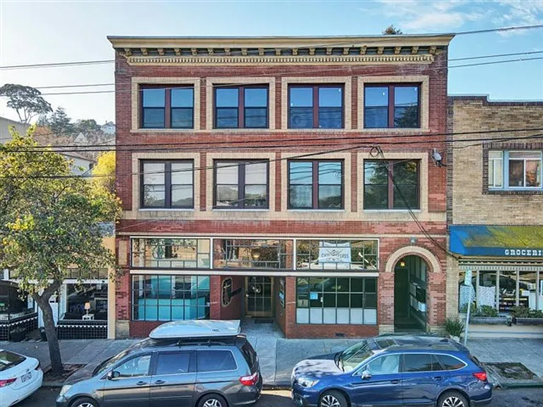 1 Bed 1 Bath in Historical Building — Photo 13