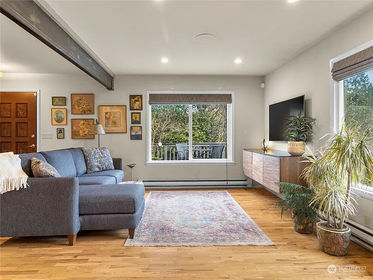 2120 Coleman St — Photo 10
