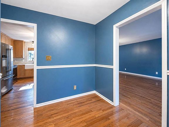 5th image of 2220 Redbud Ln