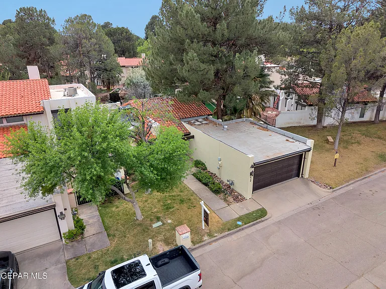 620 Lakeway Dr — Photo 57
