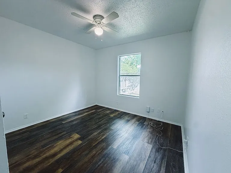 9906 Hundred Oaks Cir #B — Photo 15