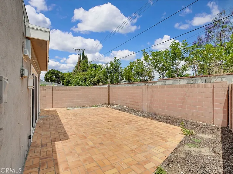 1015 E Walnut Ave — Photo 35