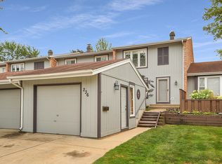 236 Pinewood Ln, Bloomingdale, IL 60108