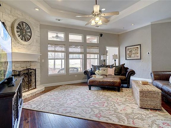 5th image of 923 Kingwood Cir