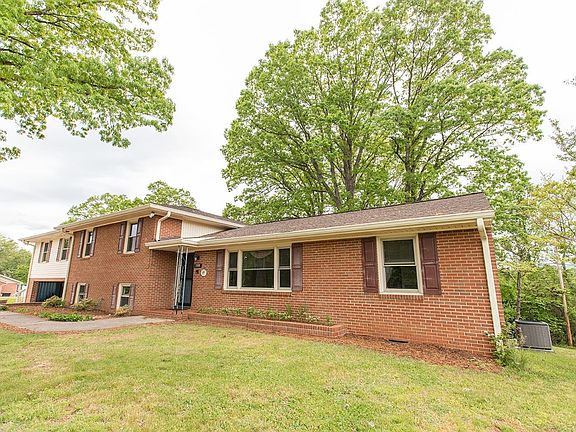 5th image of 3595 Parkwood Dr