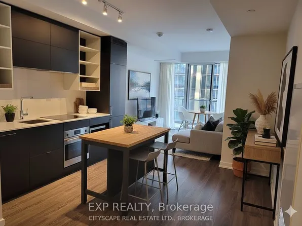 20 Edward St #607, Toronto, ON M5G 0C5