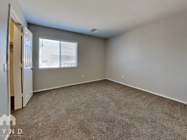 11802 W Laurel Ln — Photo 7