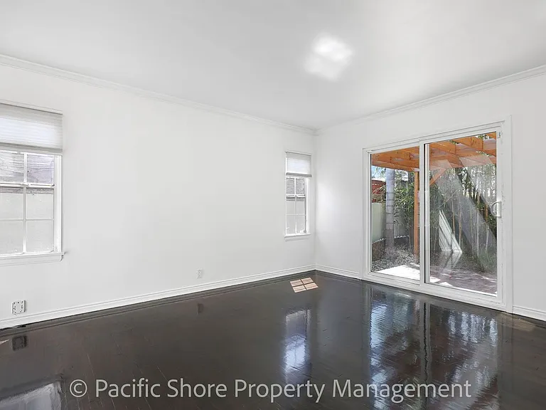 1521 S Curson Ave — Photo 9