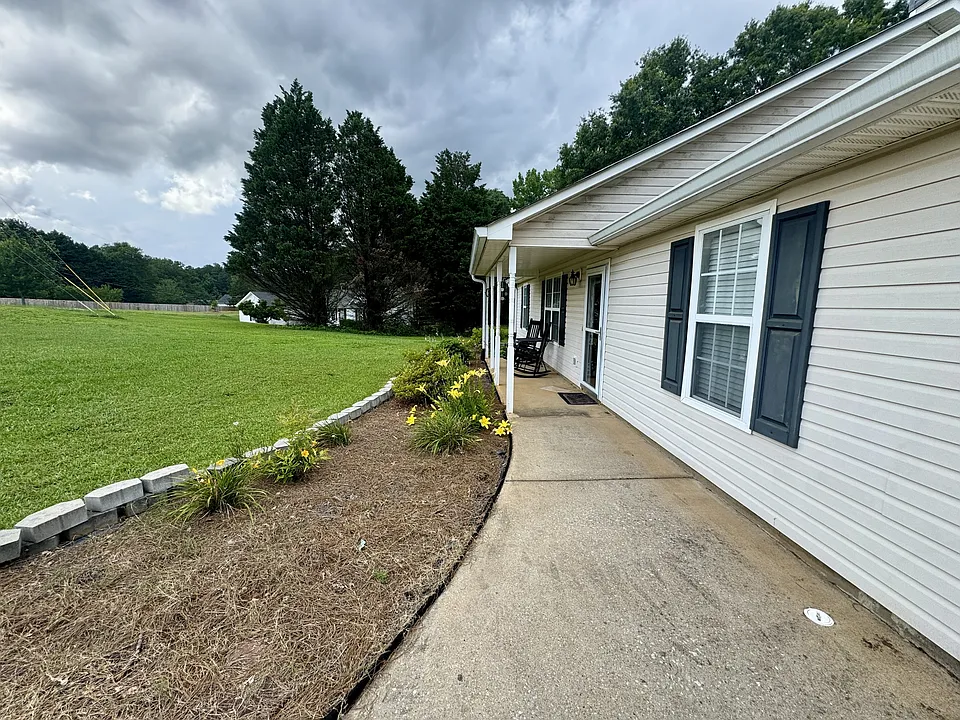 2237 Ross Ln