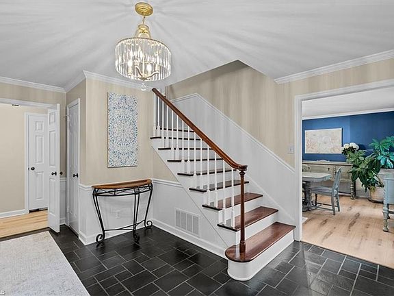 3rd image of 3606 Redfield Dr