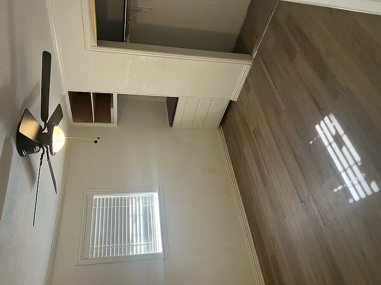1715 Walnut St — Photo 3