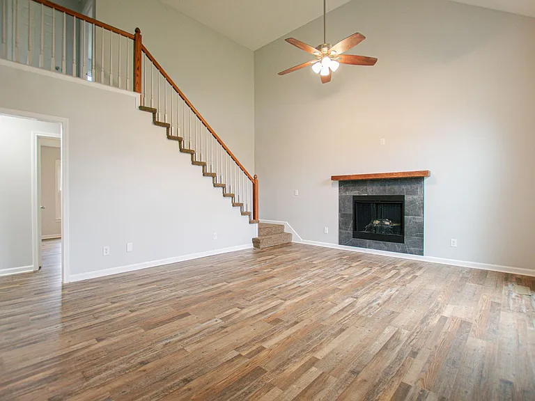 125 Whitehall Dr — Photo 3