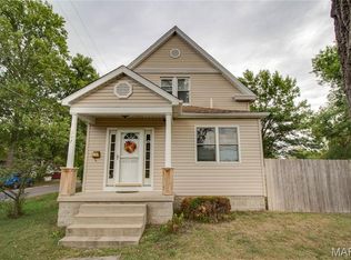 307 N East St, Carlinville, IL 62626