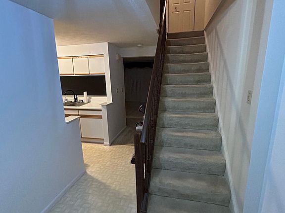 3rd image of 955 Sturbridge Dr